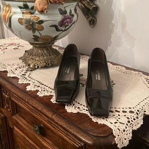 Size 10 Sergio Rossi patent leather transitional shoe wear day into evening.